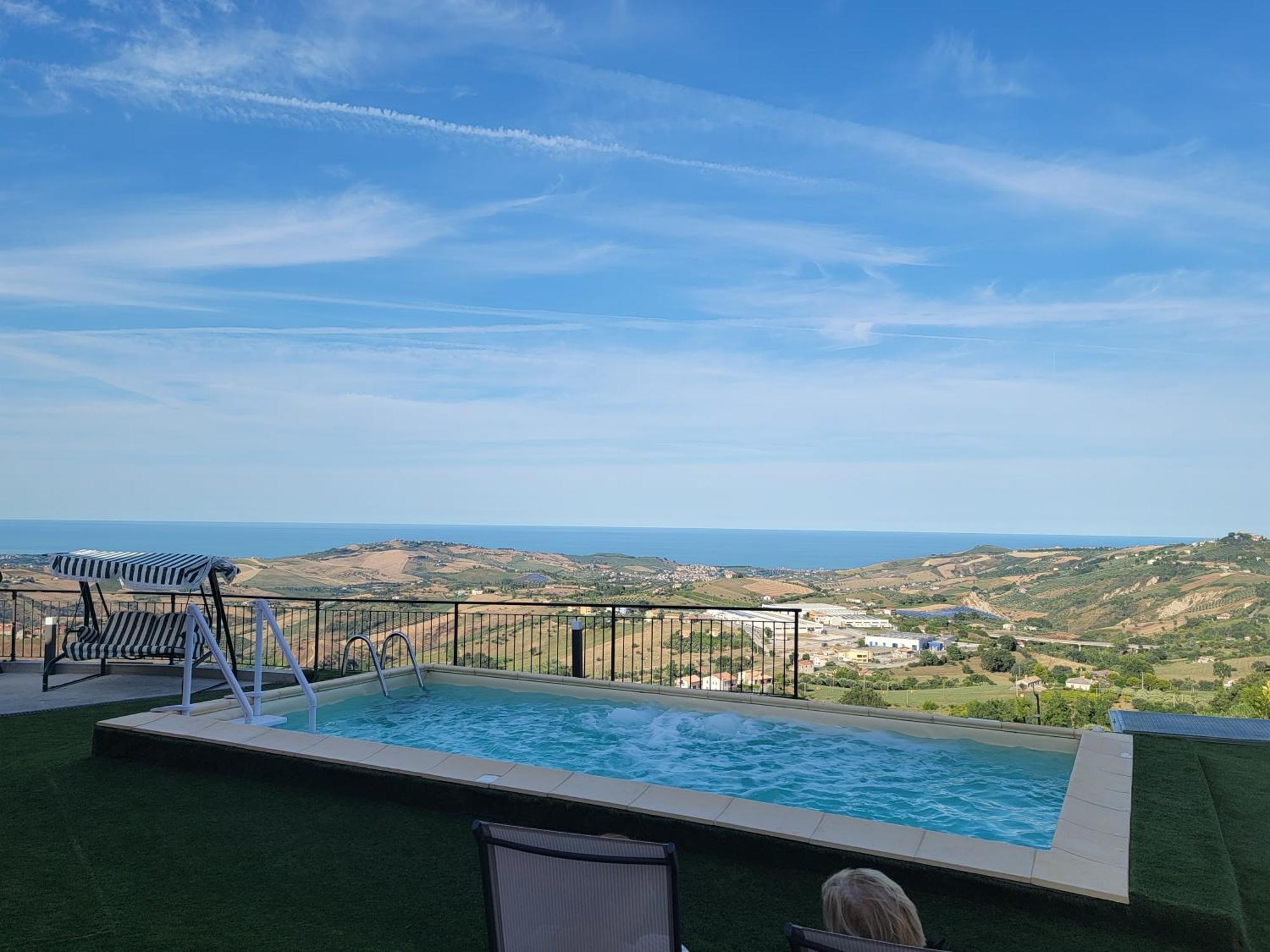 La Terrazza Motta Bed & Breakfast Atri Exterior foto