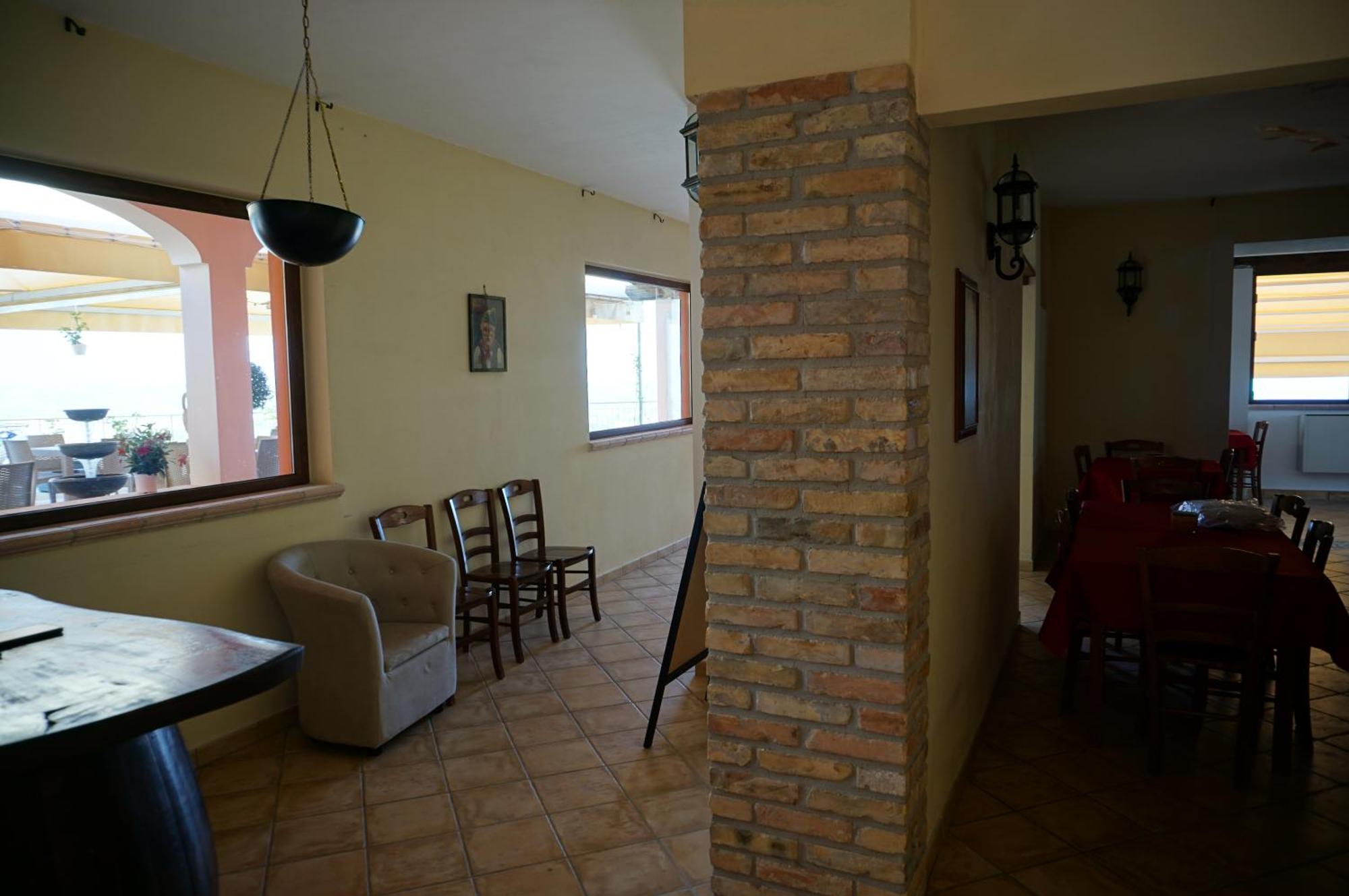 La Terrazza Motta Bed & Breakfast Atri Exterior foto
