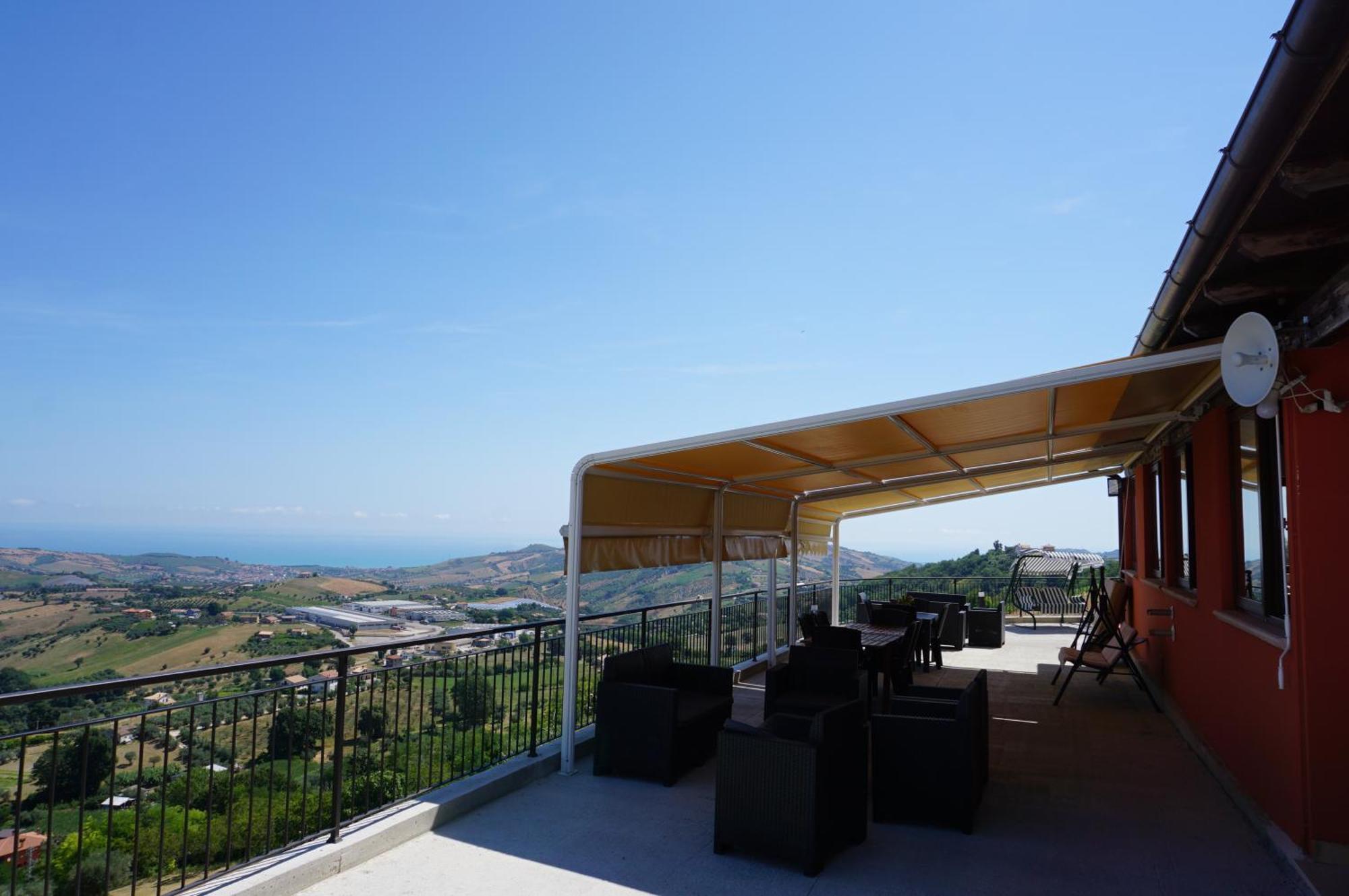 La Terrazza Motta Bed & Breakfast Atri Exterior foto