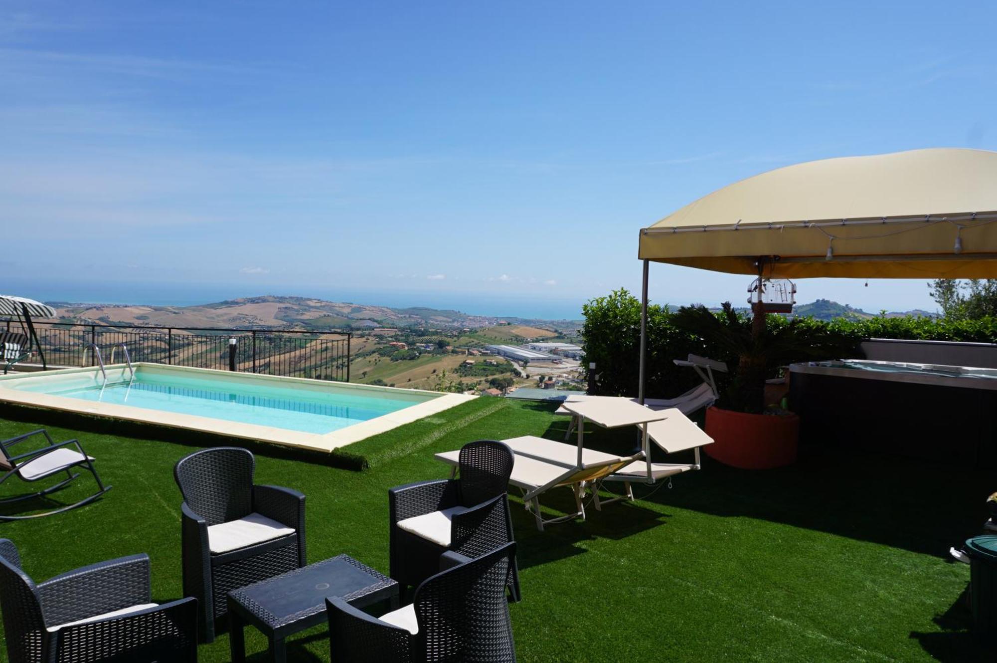 La Terrazza Motta Bed & Breakfast Atri Exterior foto