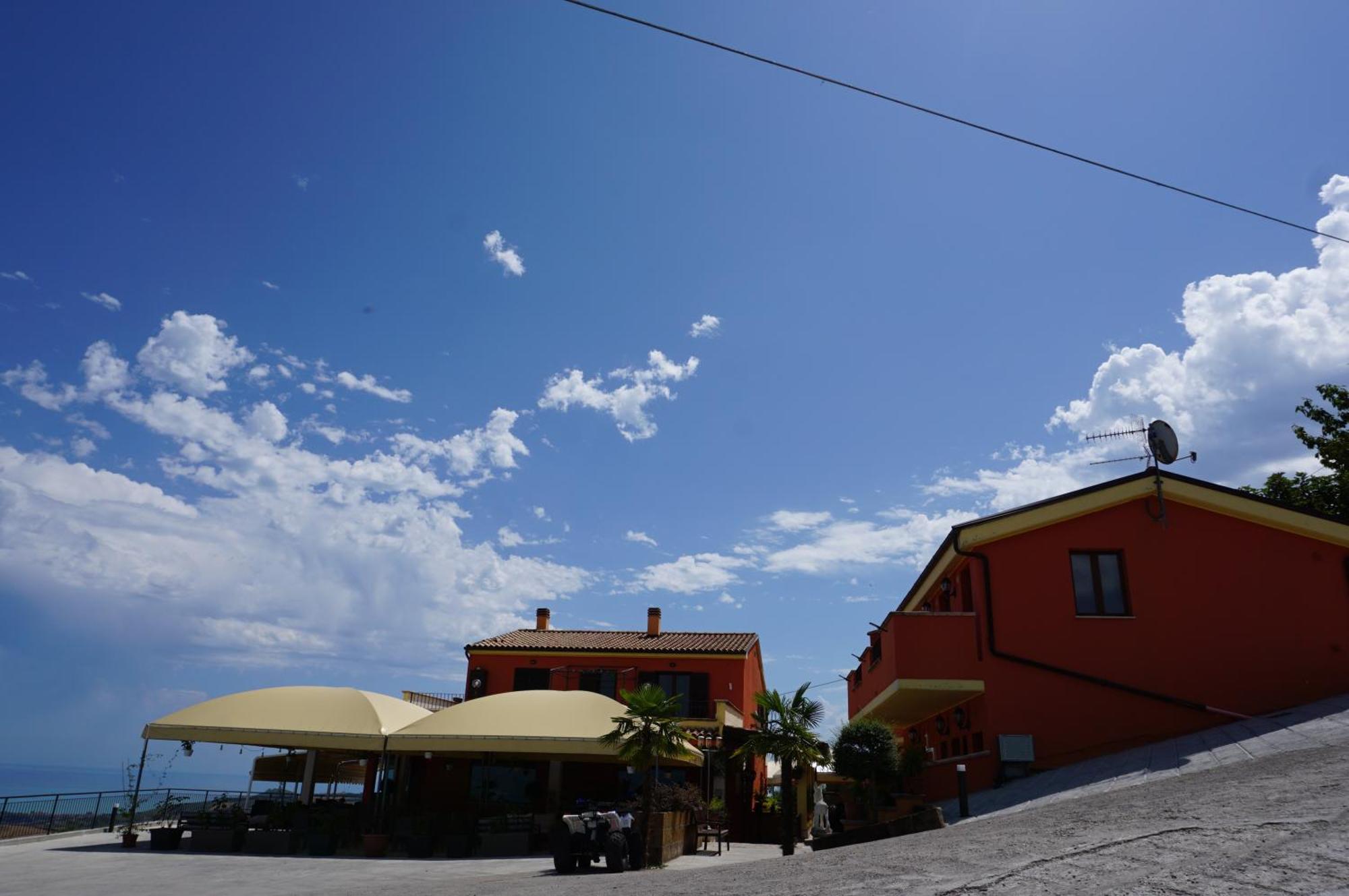 La Terrazza Motta Bed & Breakfast Atri Exterior foto