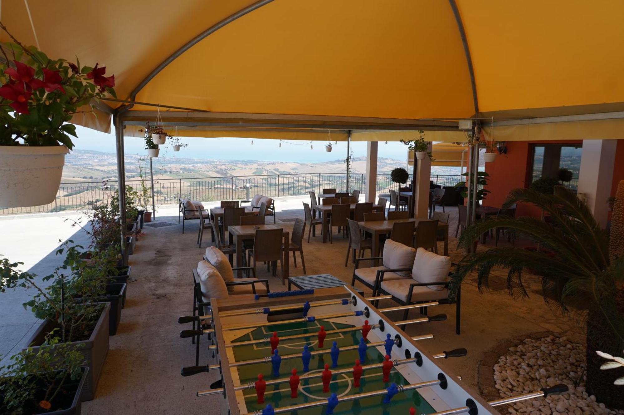 La Terrazza Motta Bed & Breakfast Atri Exterior foto