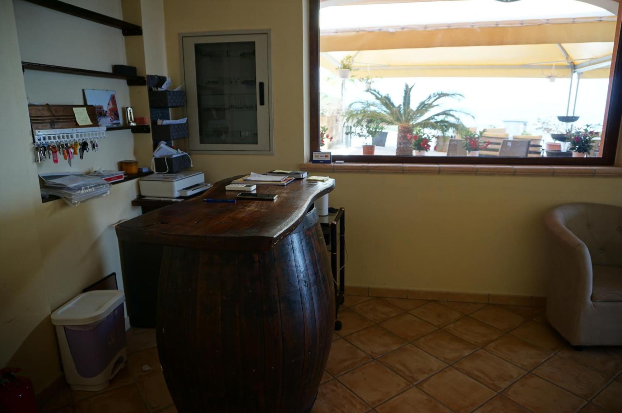 La Terrazza Motta Bed & Breakfast Atri Exterior foto