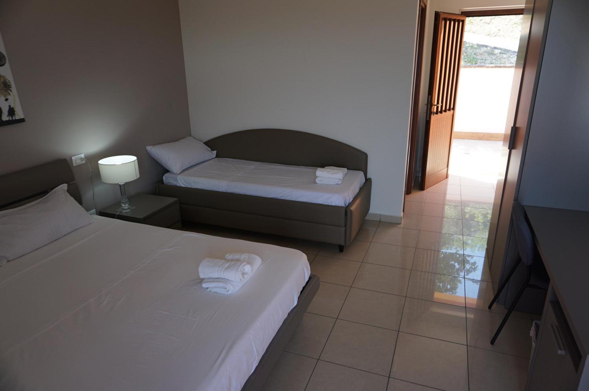 La Terrazza Motta Bed & Breakfast Atri Exterior foto