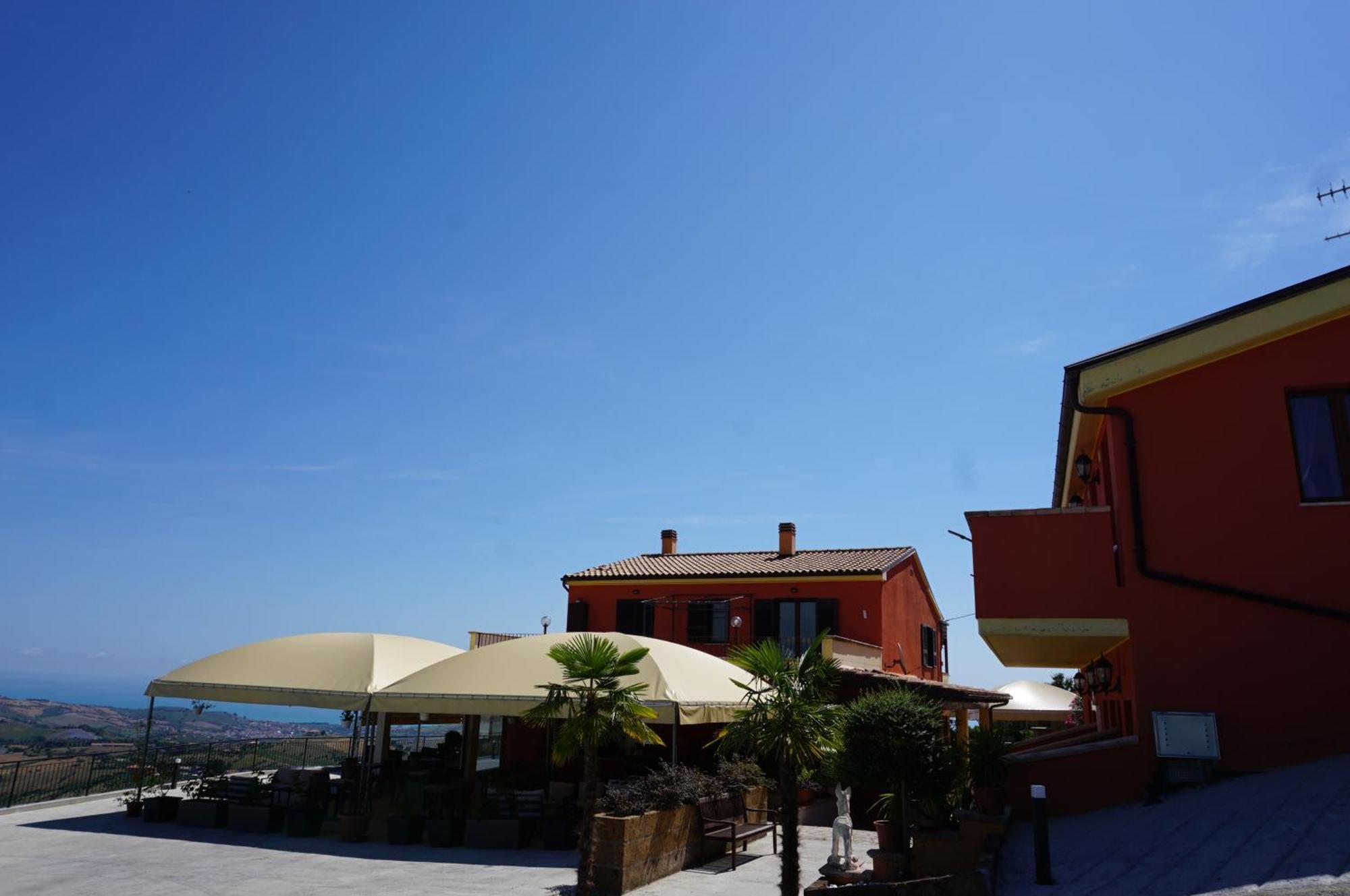 La Terrazza Motta Bed & Breakfast Atri Exterior foto