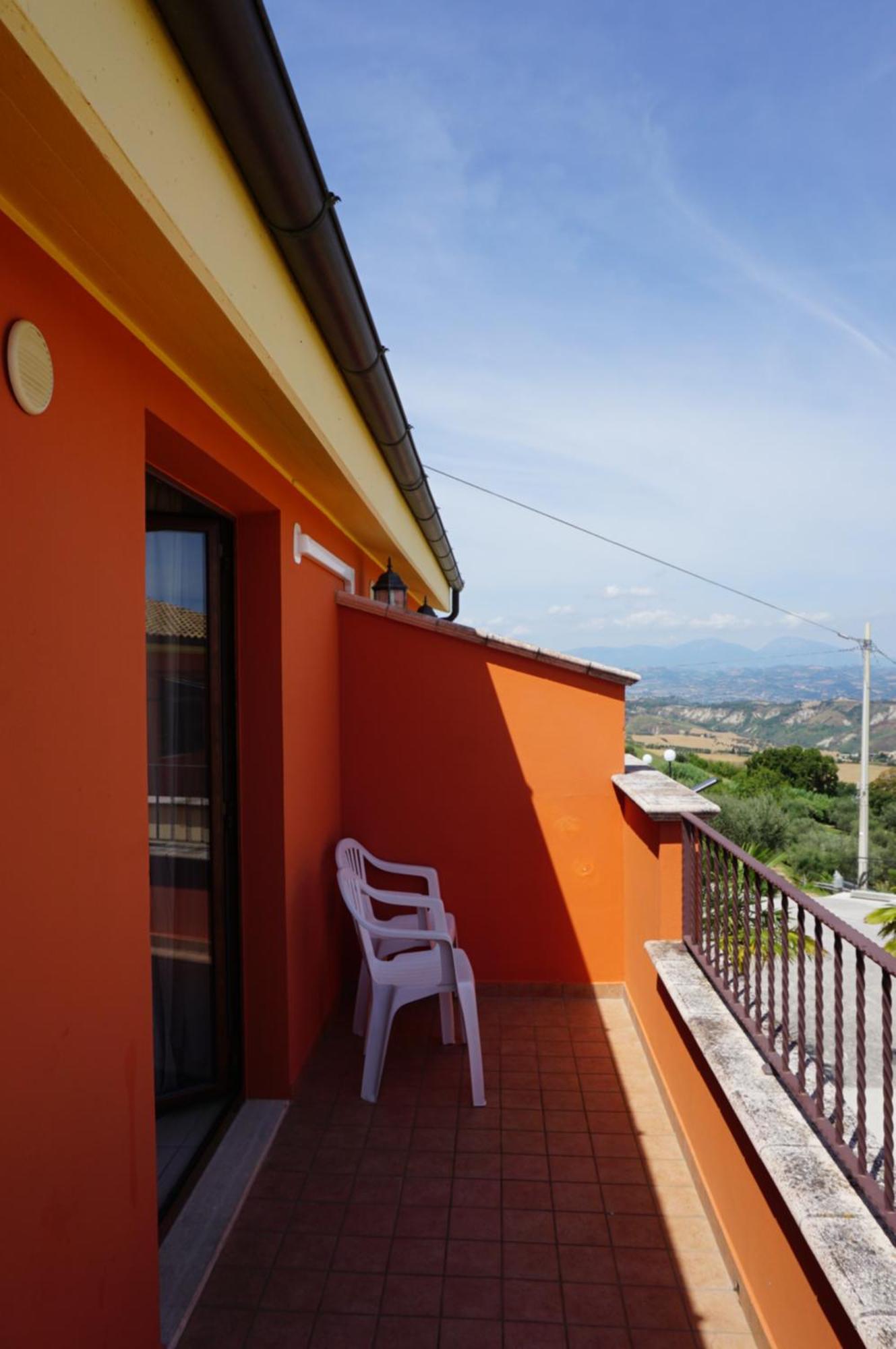 La Terrazza Motta Bed & Breakfast Atri Exterior foto
