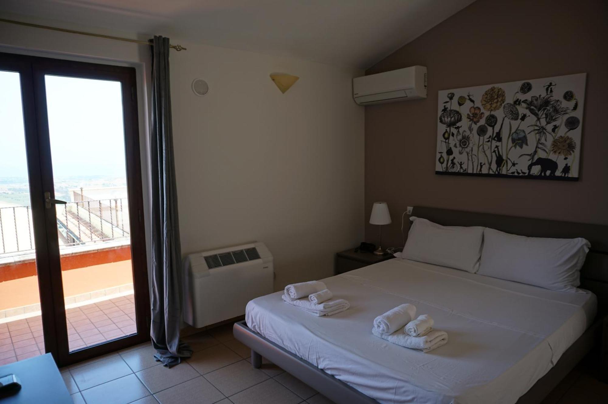 La Terrazza Motta Bed & Breakfast Atri Exterior foto