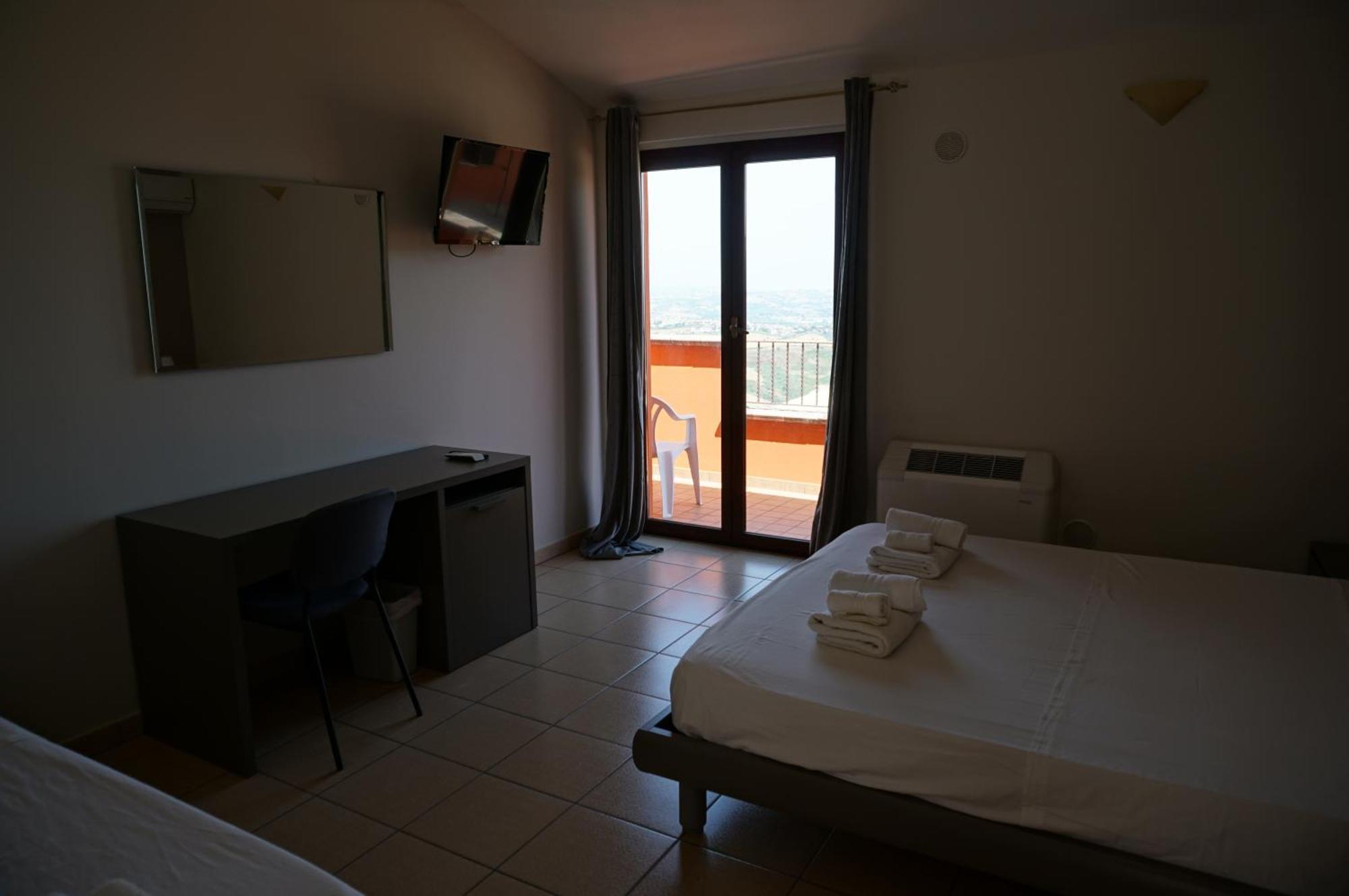 La Terrazza Motta Bed & Breakfast Atri Exterior foto